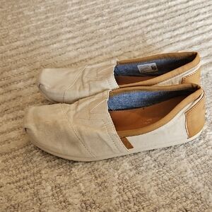 Toms Shoes